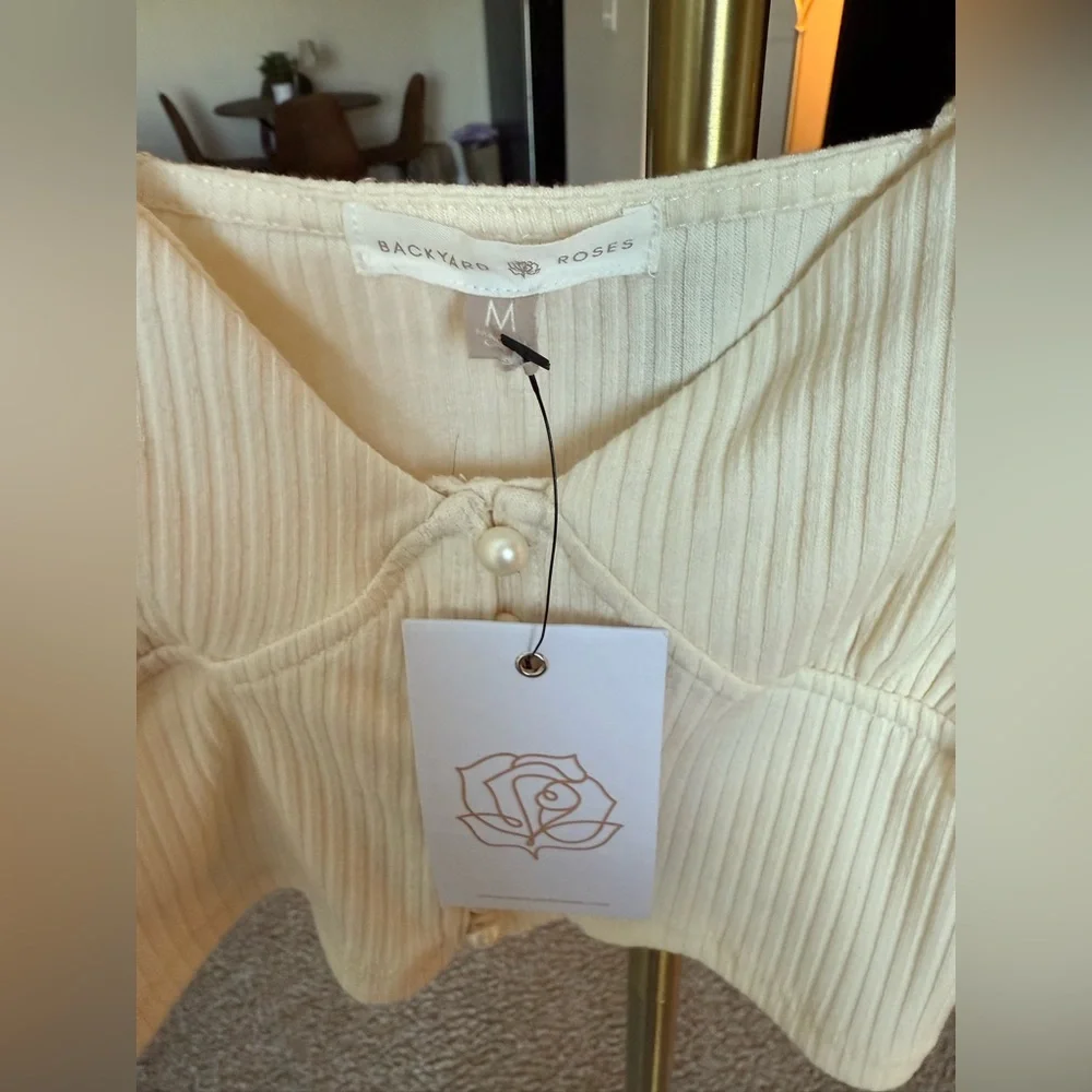 Backyard Roses Cream Ruffle Dacey Top Size Medium NWT - Picture 5 of 7